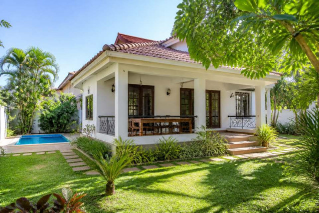 Contemporary garden villa near Siolim