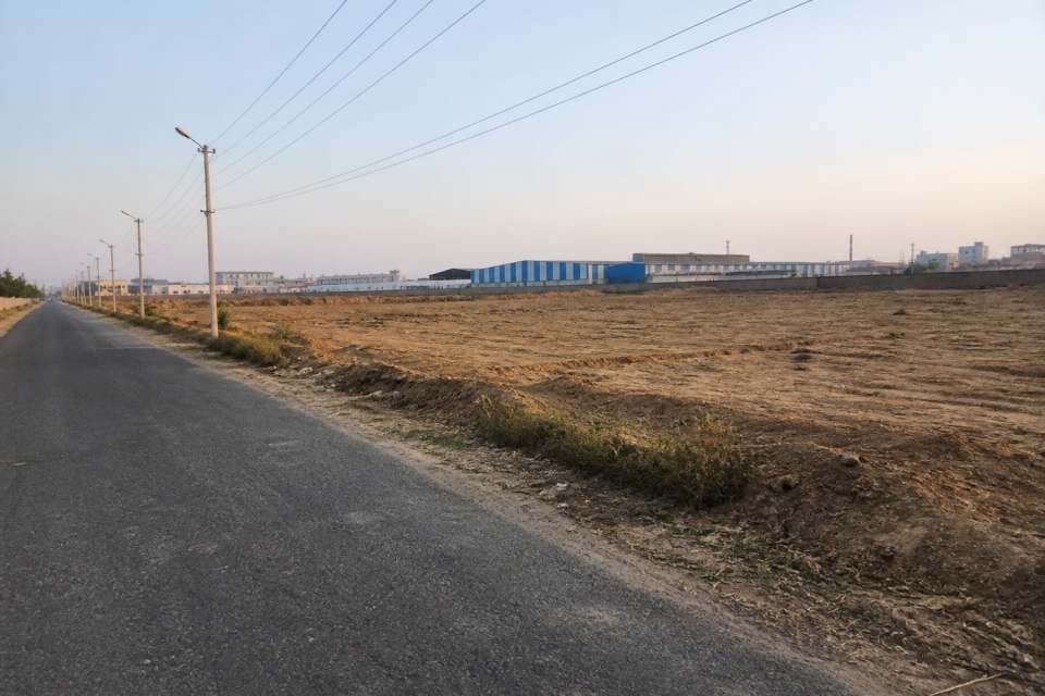 Road-facing industrial land in Greater Noida